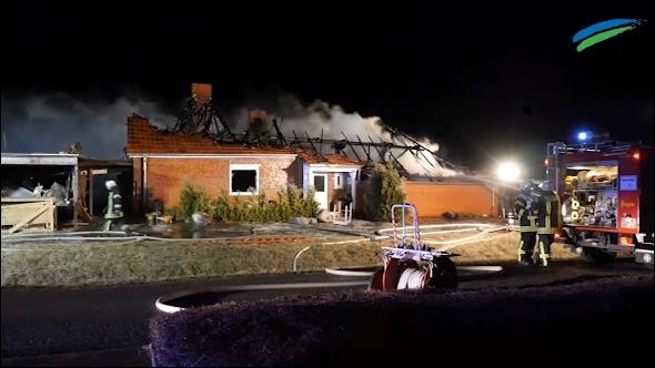 Warsingsfehn: Feuer zerstört Bauernhaus