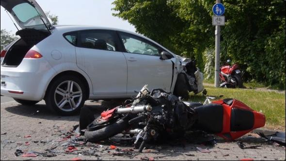 Motorradfahrer bei Unfall schwer verletzt 