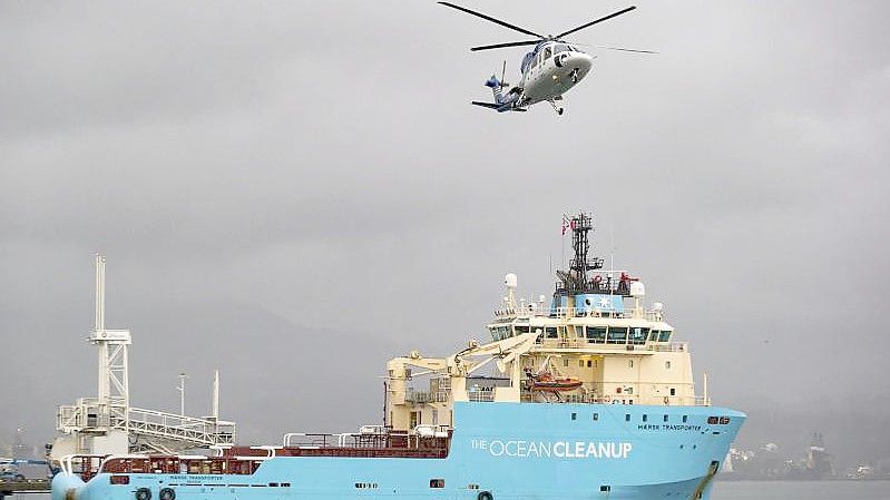 Das Schiff der niederländischen Gruppe „The Ocean Cleanup“ ist während eines Zwischenstopps im Hafen von Vancouver zu sehen. Foto: Darryl Dyck/The Canadian Press/AP/dpa