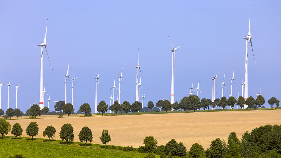 Windkraftanlagen: Klimaschutz wird Anlegern immer wichtiger. Foto: Olaf Döring ( Imago Images