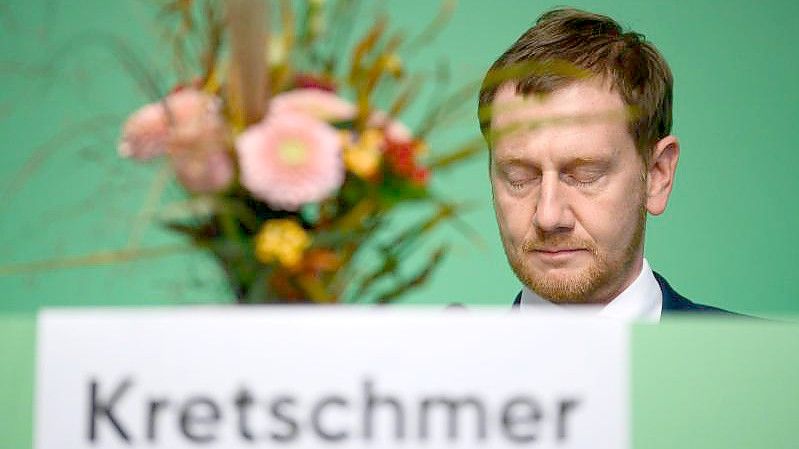 Sachsens Ministerpräsident Michael Kretschmer erhält von seiner Partei ein schwaches Ergebnis. Foto: Robert Michael/dpa-Zentralbild/dpa
