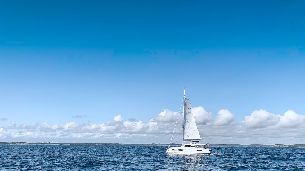 Mit einem Katamaran wollte Tim Shaddock eigentlich nach Französisch-Polynesien segeln - doch ein Sturm trieb das Boot vom Kurs ab. Foto: dpa/ Daniel Reinhardt
