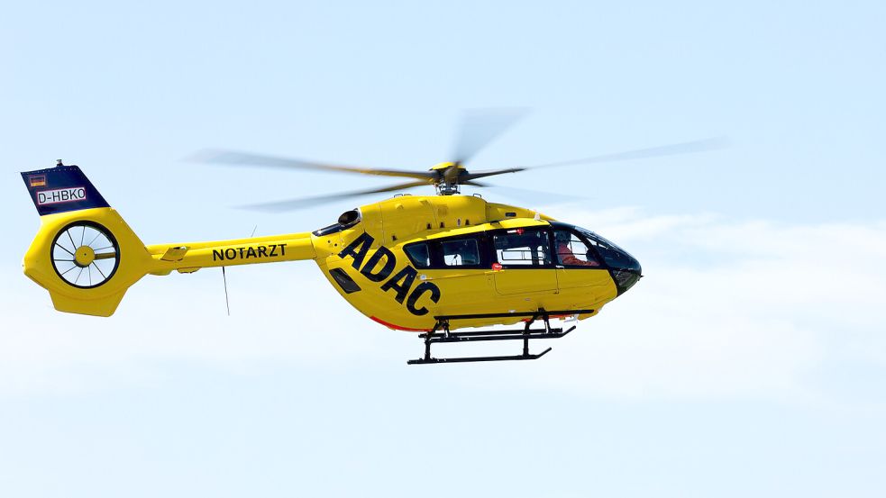 Mit einem Rettungshubschrauber wurde die Frau zu einem Krankenhaus geflogen. Symbolfoto: ADAC Luftrettung