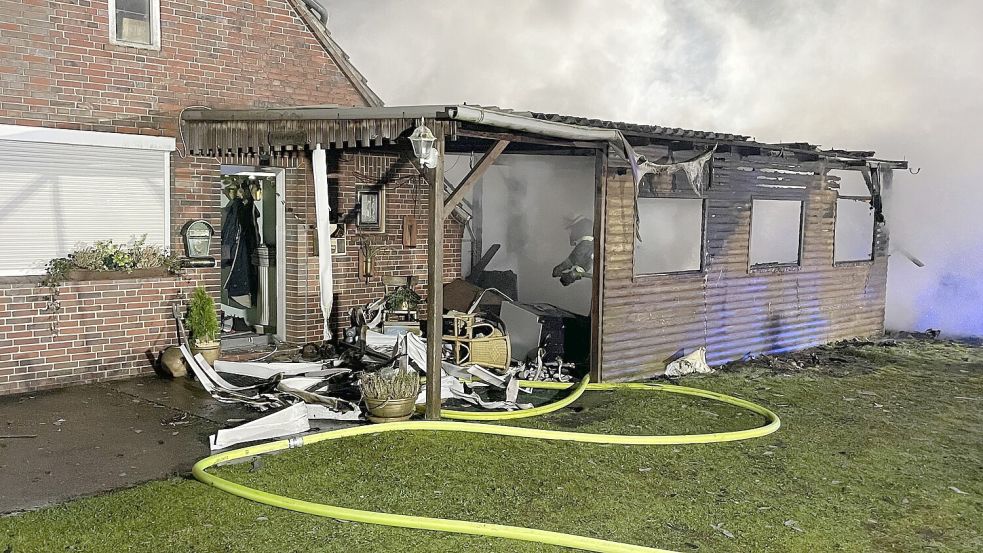 Der Anbau des Hauses in Holtland war in Brand geraten. Foto: Feuerwehr