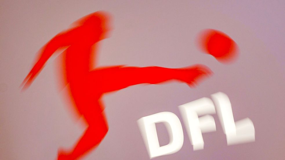 Die Deutsche Fußball Liga hat sich im Streit mit dem Streamingdienst DAZN an die Vereine gewendet. Foto: Frank Rumpenhorst/dpa