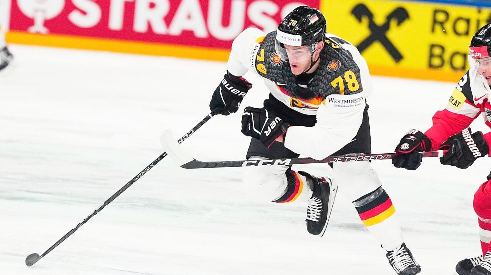Unter anderem NHL-Profi Nico Sturm verstärkt das deutsche Eishockey-Nationalteam. Foto: Pavel Golovkin/AP/dpa