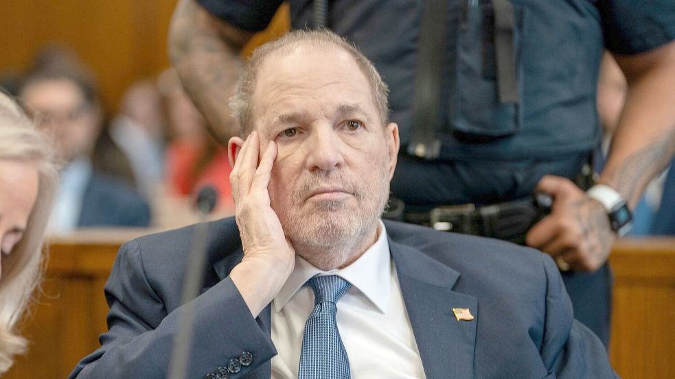 Harvey Weinstein war gestern zum ersten Mal wieder in einem New Yorker Gerichtssaal, seit seine Verurteilung wegen Vergewaltigung im Jahr 2020. Foto: David Dee Delgado/POOL Reuters/AP