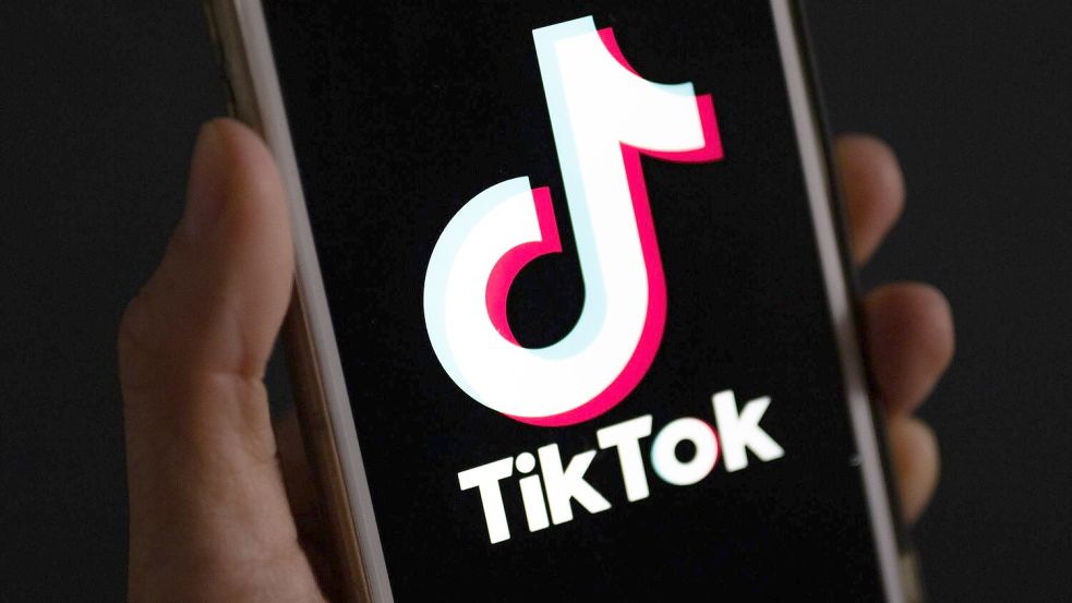 Tiktok erlaubt es Nutzern, ihre Videos mit Songs zu unterlegen und geht dafür Lizenzvereinbarungen mit der Musikbranche ein. Foto: Monika Skolimowska/dpa