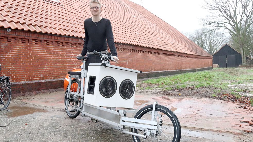 Der Auricher Klimaschutzmanager Tjarko Tjaden fährt selbst seit Jahren ein XYZ Cargo-Bike, das er in einem Workshop selbst zusammengebaut hat. Dieses Foto entstand Anfang 2019. Foto: Karin Böhmer