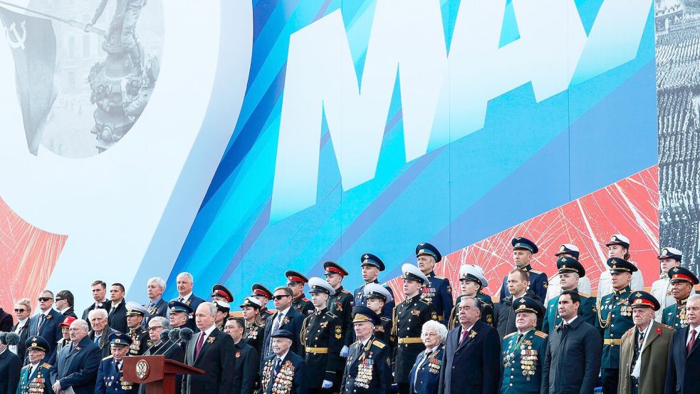 Am Tag des Sieges ist die Militärparade auf dem Roten Platz in Moskau der traditionelle Höhepunkt, wie hier im Jahr 2023. Foto: Gavriil Grigorov/Pool Sputnik Kremlin/AP/dpa