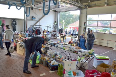 Flohmarkt der Feuerwehr Holtrop - Bild 3