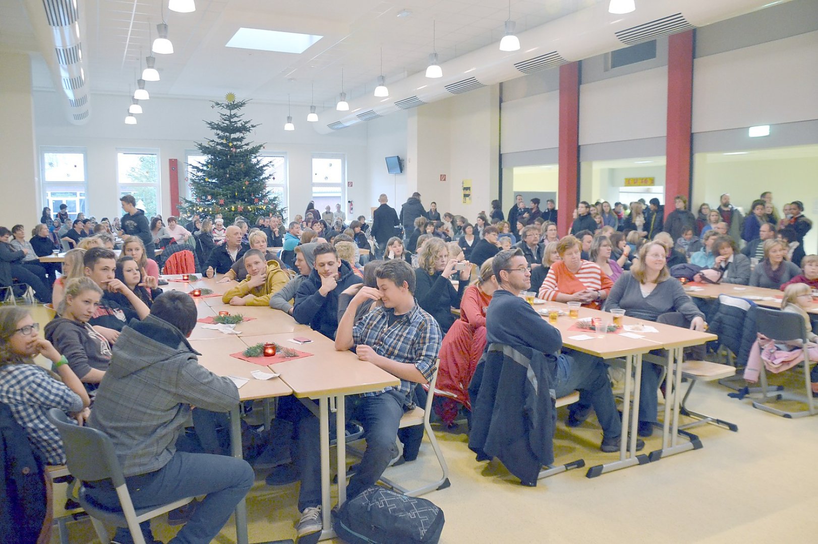 Feier an Haupt- und Realschule Südbrookmerland - Bild 1