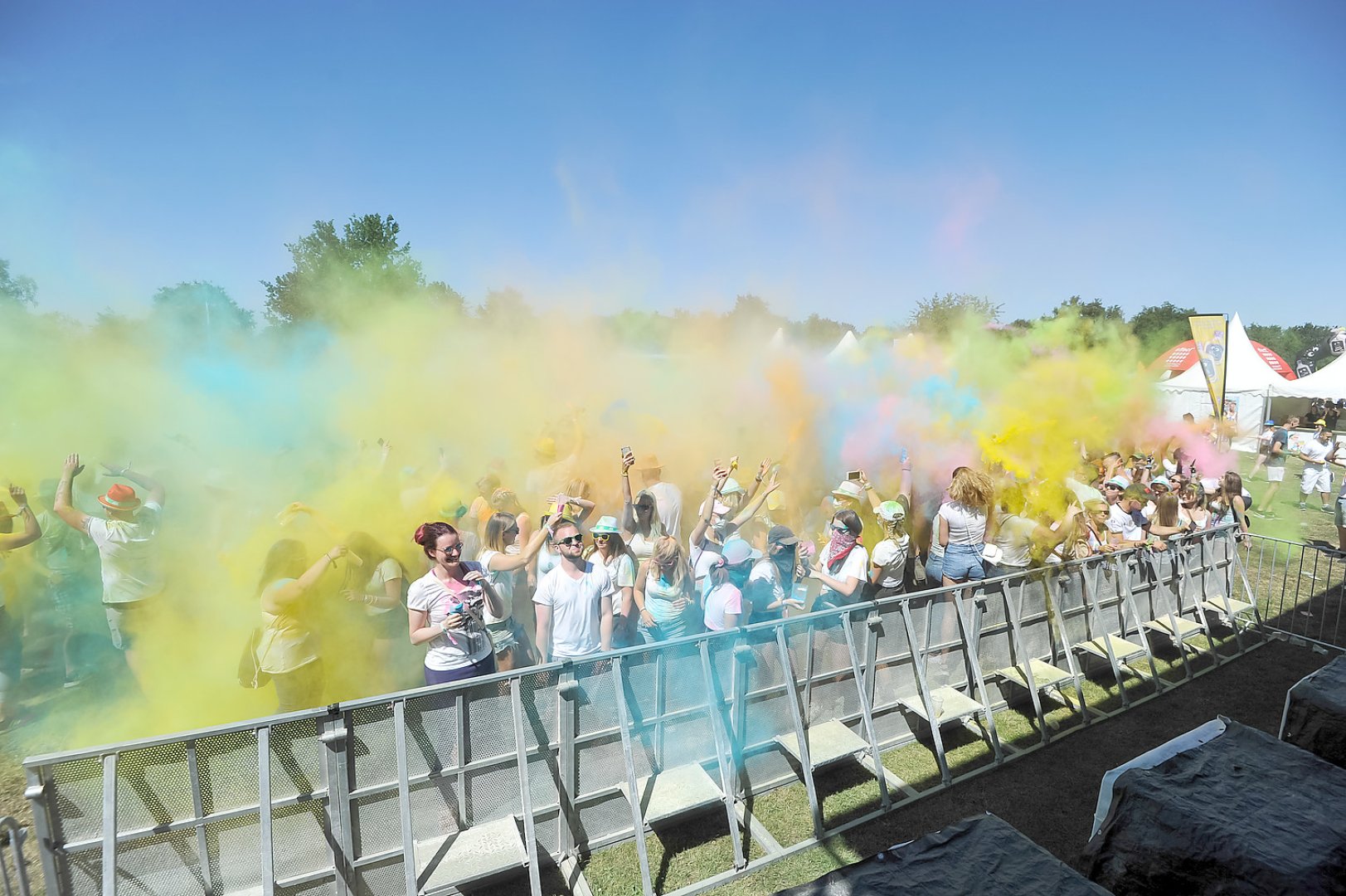 Tolle Stimmung bei Holi-Festival - Bild 1