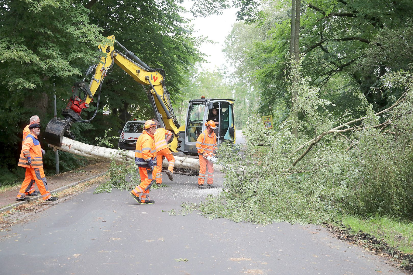 Aufräumen nach Tornado in Großheide - Bild 8