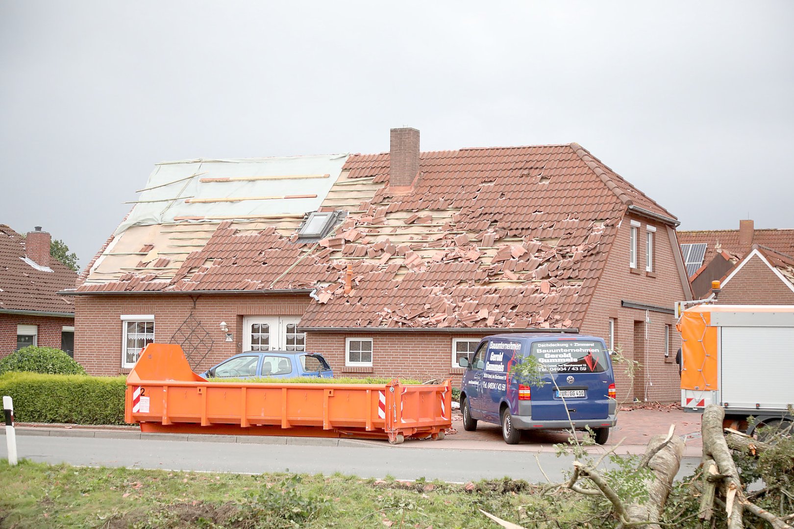 Aufräumen nach Tornado in Großheide - Bild 13