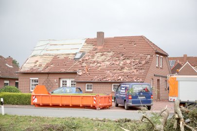 Aufräumen nach Tornado in Großheide - Bild 13
