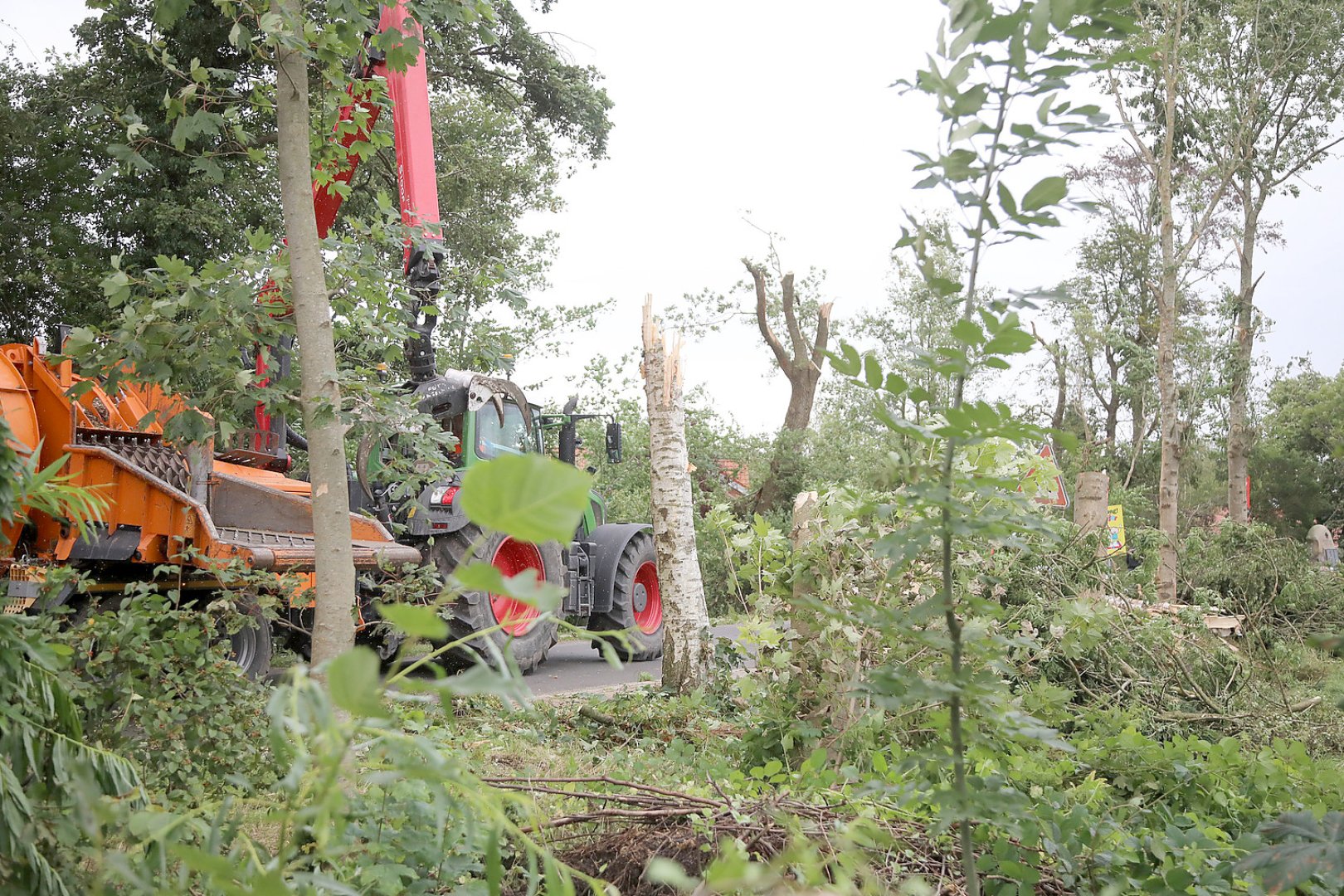 Aufräumen nach Tornado in Großheide - Bild 15