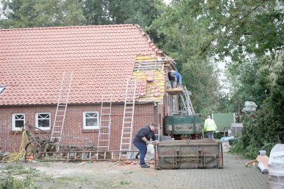 Aufräumen nach Tornado in Großheide - Bild 19
