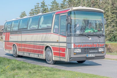 140 Oldtimer tourten durch Ostfriesland - Bild 2