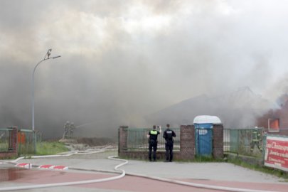 Dunkle Rauchwolken über Auricher Innenstadt - Bild 4