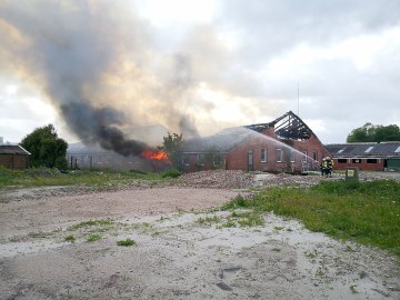 Dunkle Rauchwolken über Auricher Innenstadt - Bild 6