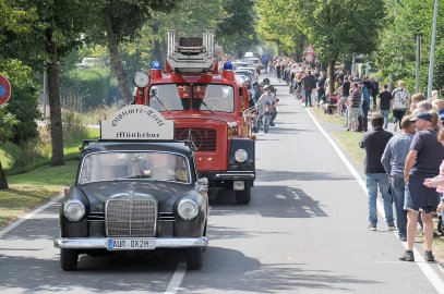 Bunter Korso bei den Münkeboer Festtagen - Bild 3