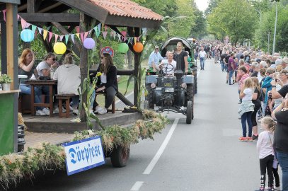 Bunter Korso bei den Münkeboer Festtagen - Bild 4