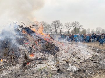So schön brannten die Osterfeuer in Ostfriesland - Bild 10