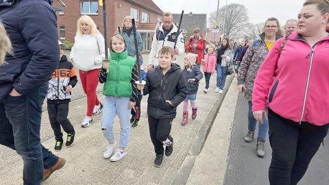 So schön brannten die Osterfeuer in Ostfriesland - Bild 16