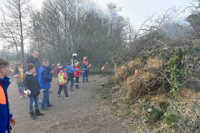 So schön brannten die Osterfeuer in Ostfriesland - Bild 19