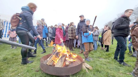 So schön brannten die Osterfeuer in Ostfriesland - Bild 21