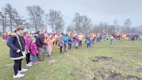 So schön brannten die Osterfeuer in Ostfriesland - Bild 22