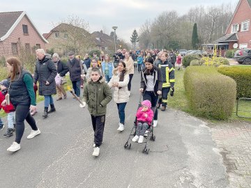 So schön brannten die Osterfeuer in Ostfriesland - Bild 25