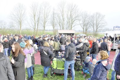So schön brannten die Osterfeuer in Ostfriesland - Bild 40