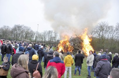 So schön brannten die Osterfeuer in Ostfriesland - Bild 46