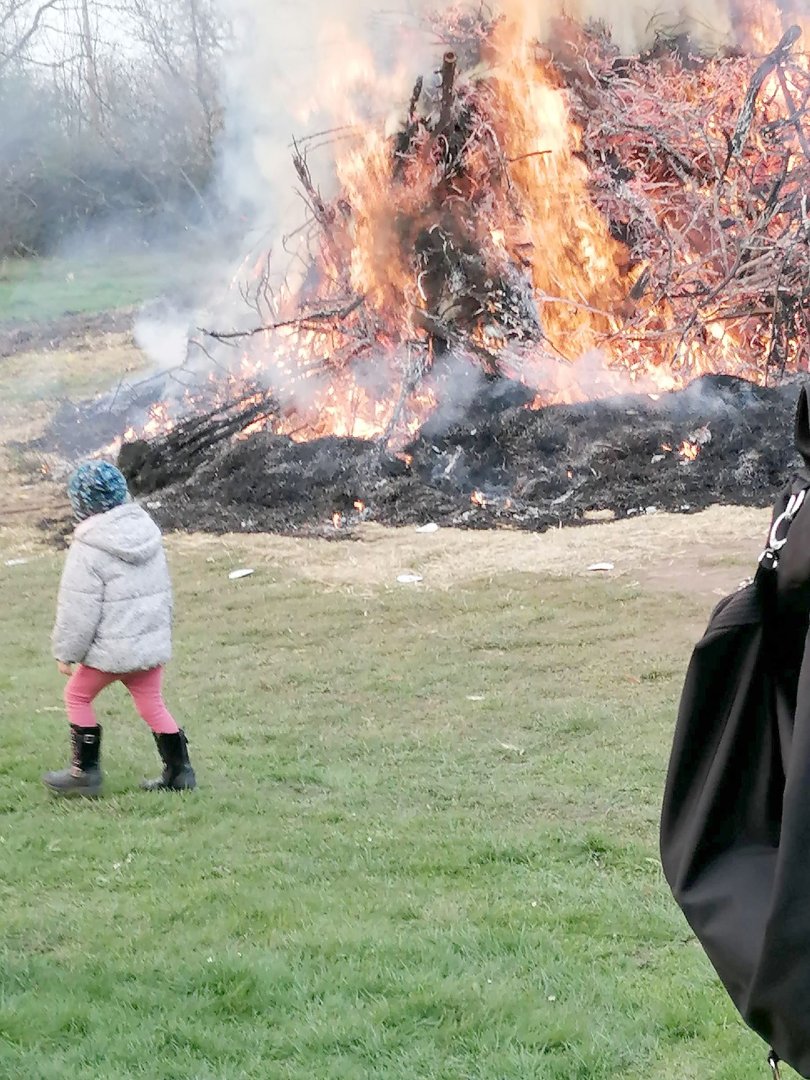 So schön brannten die Osterfeuer in Ostfriesland - Bild 47