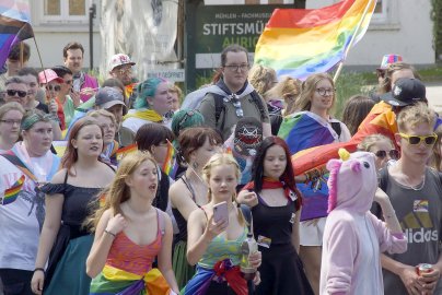 Parade zum Christopher-Street-Day in Aurich - Bild 2