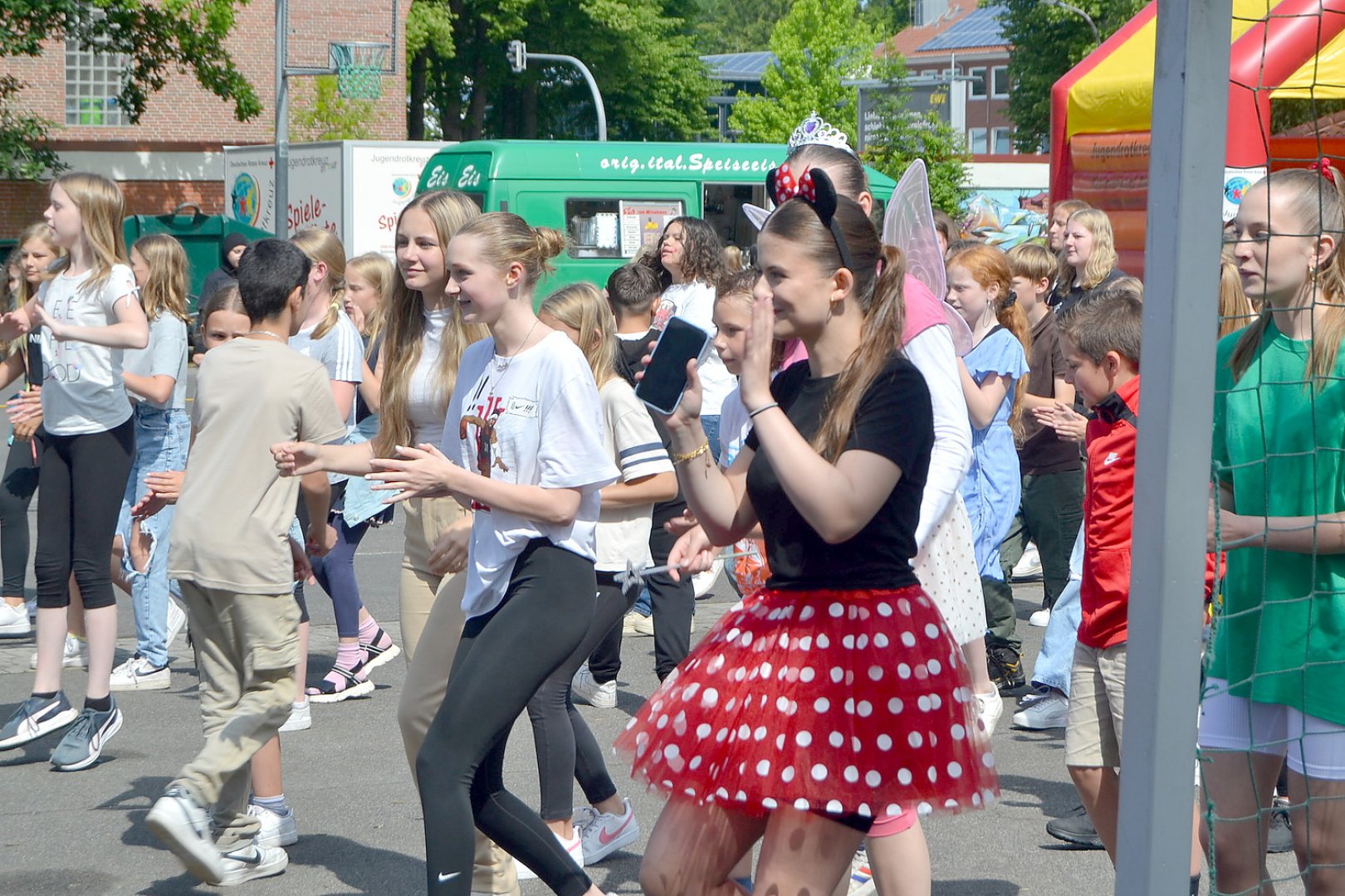 Auricher Realschüler feierten Finale ihrer Mottowoche - Bild 1