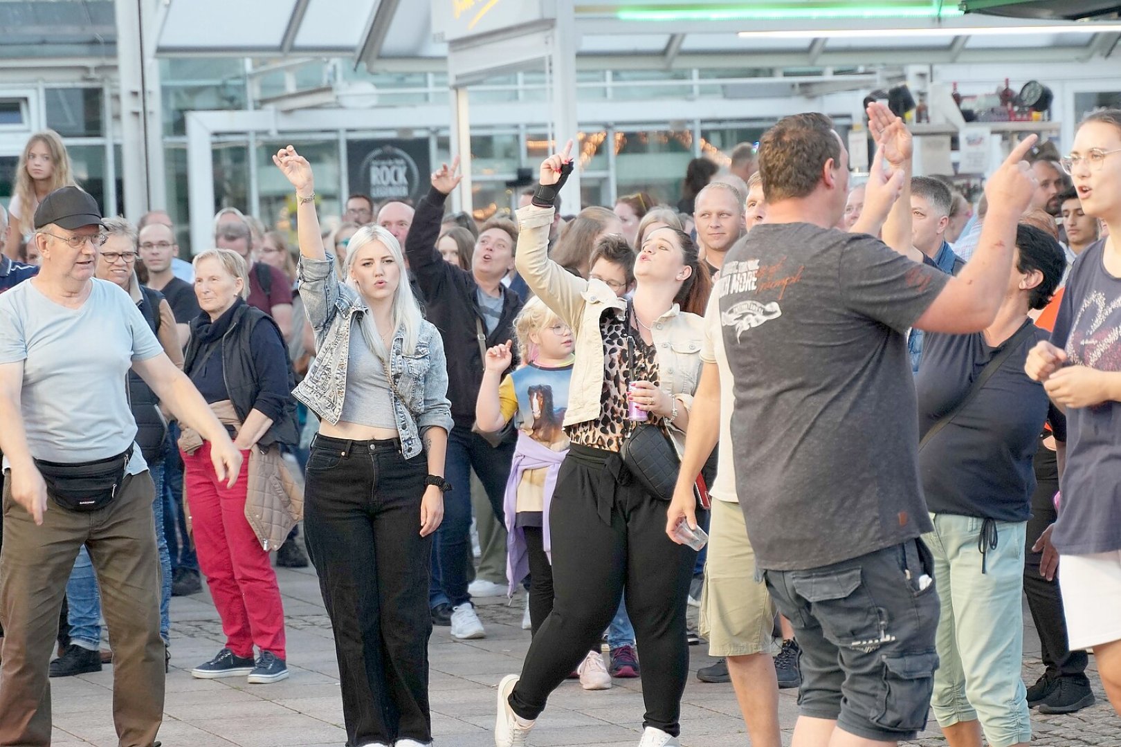 Rauschende Partynacht beim Stadtfest - Bild 22