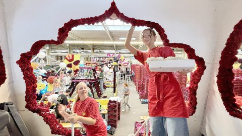 Bildergalerie vom Blütenstecken für den Korso in Wiesmoor - Bild 9