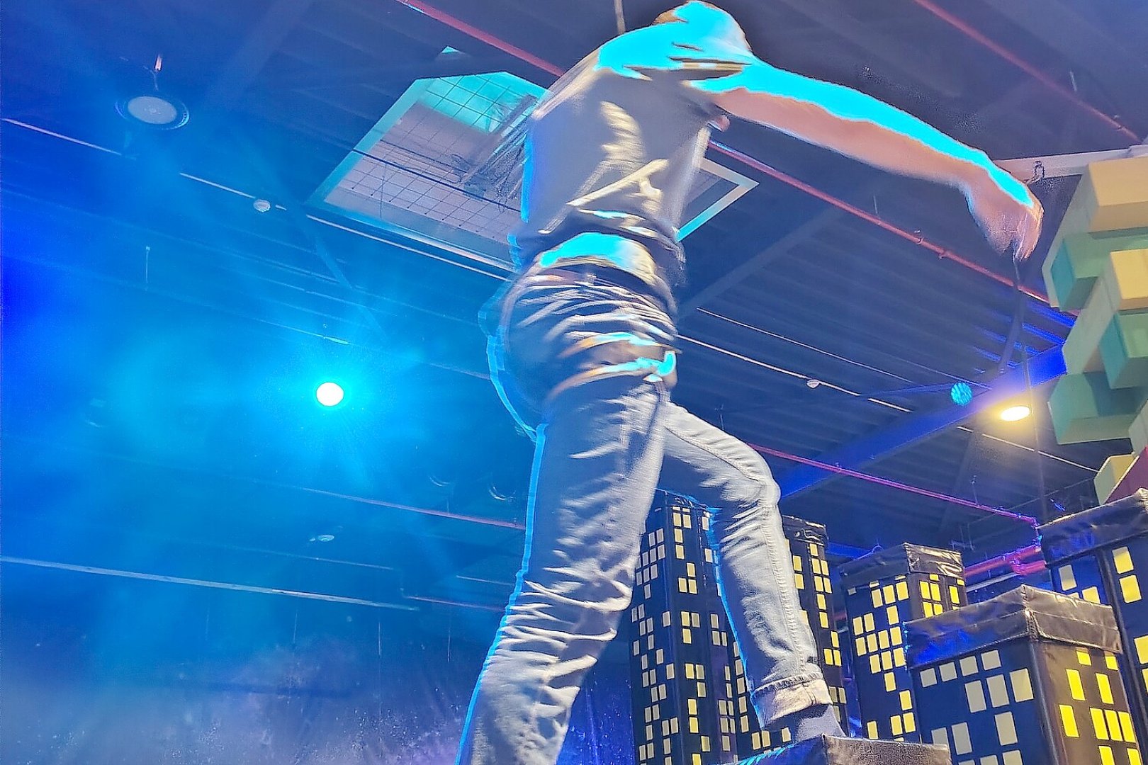 Indoorspielplatz mit Weltraum-Thema - Bild 3