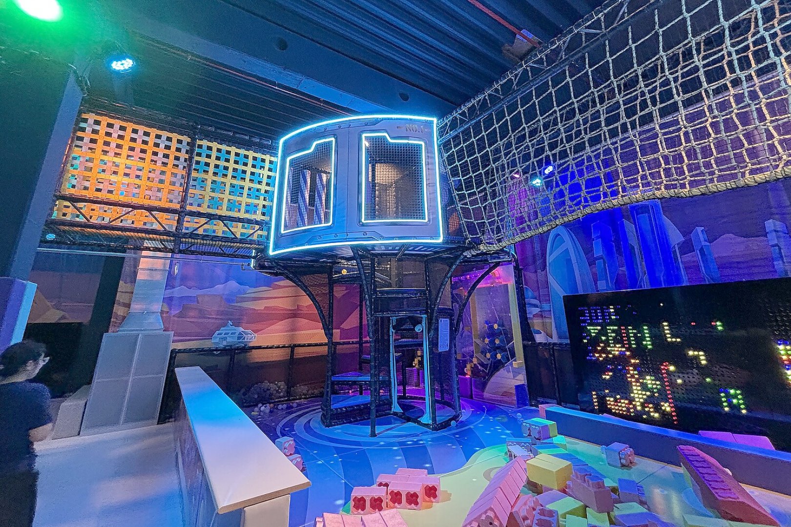 Indoorspielplatz mit Weltraum-Thema - Bild 18