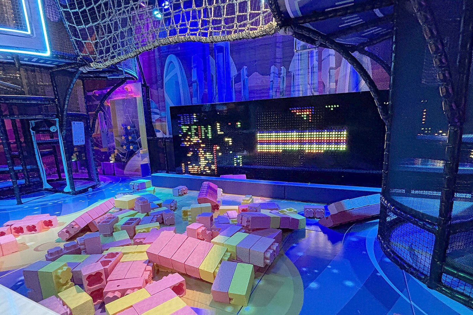 Indoorspielplatz mit Weltraum-Thema - Bild 19