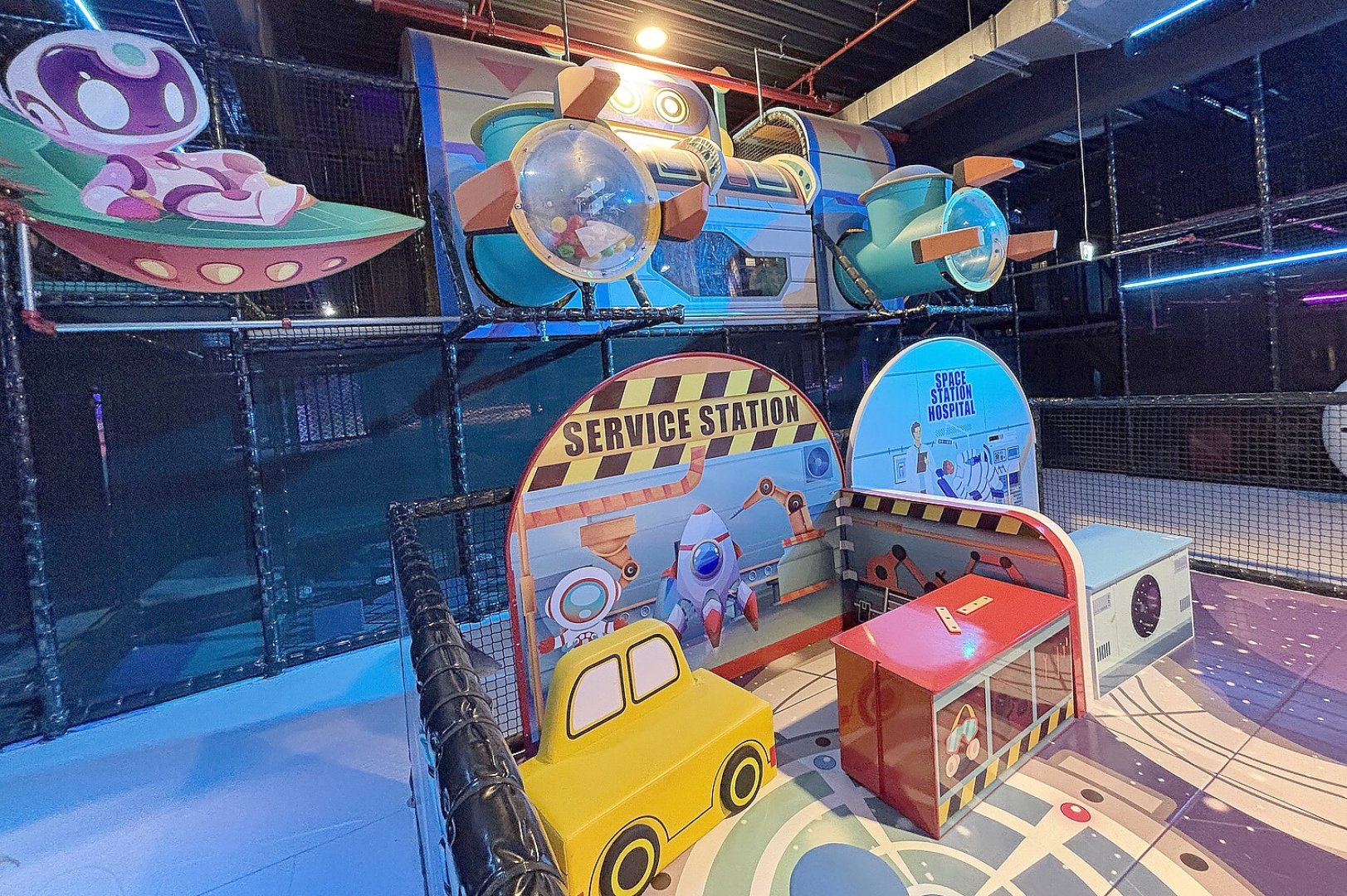 Indoorspielplatz mit Weltraum-Thema - Bild 20