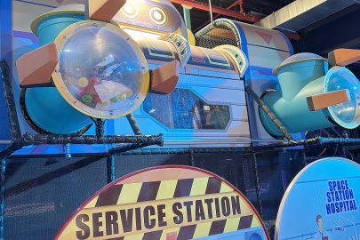 Indoorspielplatz mit Weltraum-Thema - Bild 25