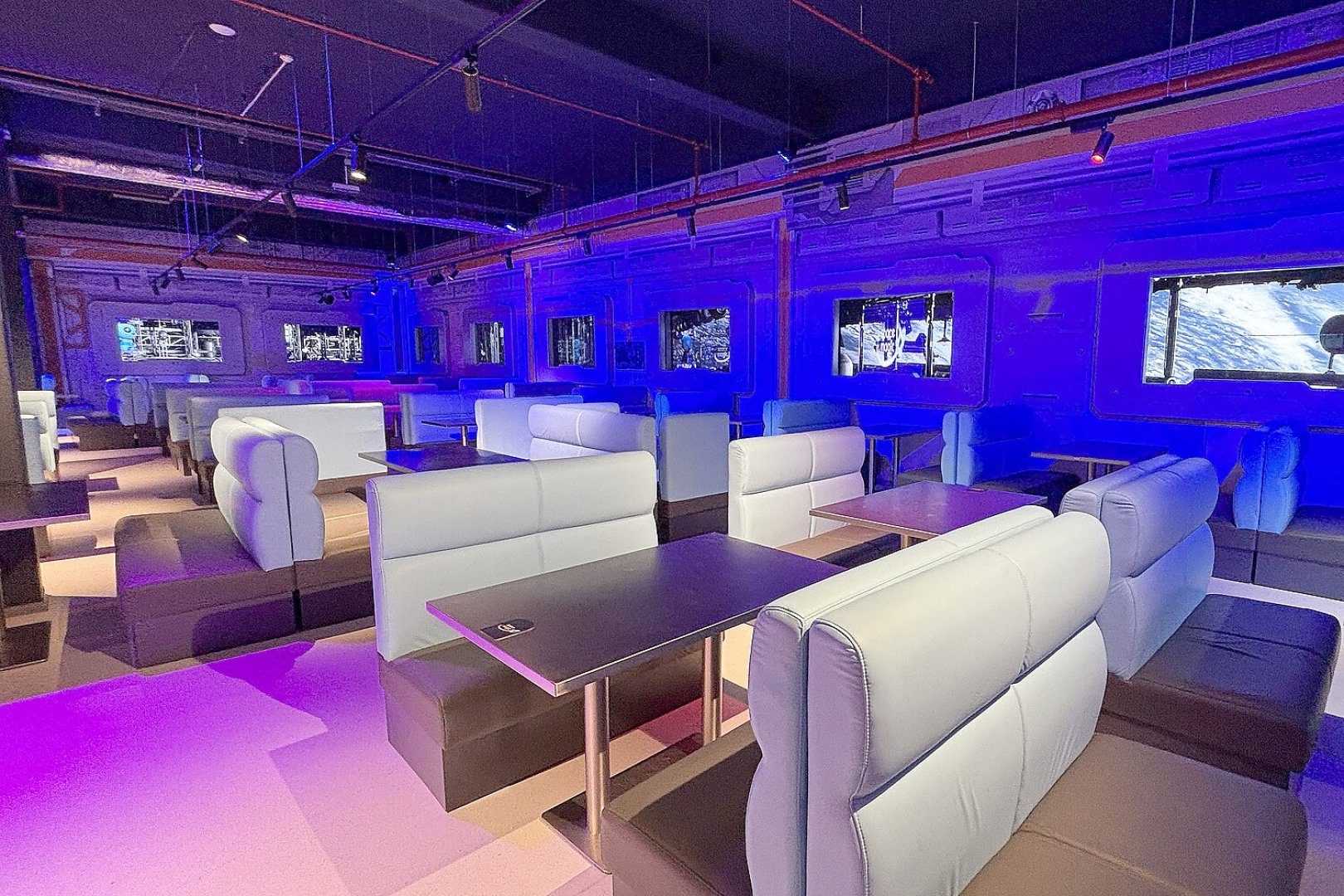 Indoorspielplatz mit Weltraum-Thema - Bild 27