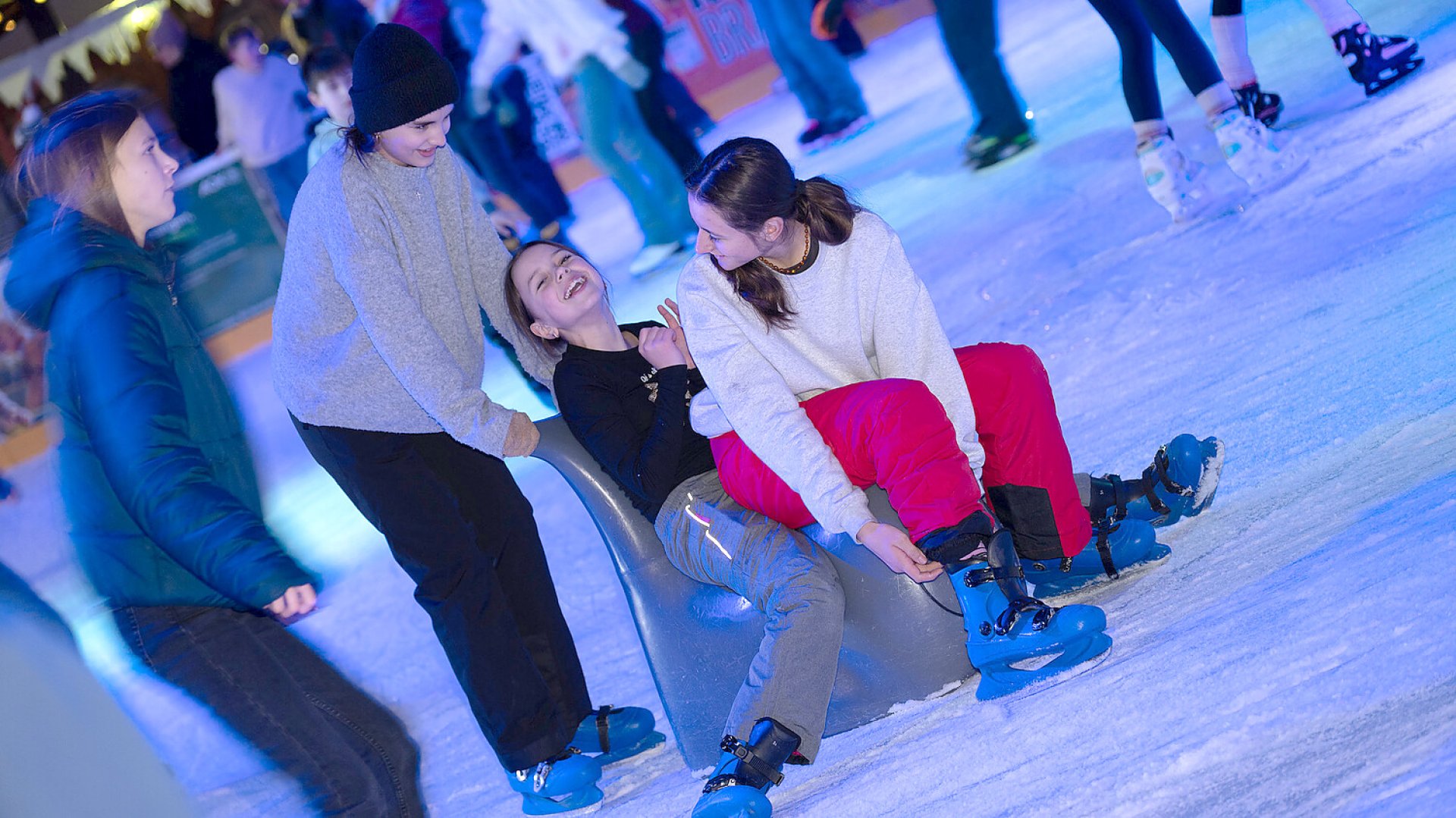 Viel los schon am ersten Eiszeit-Tag  - Bild 21