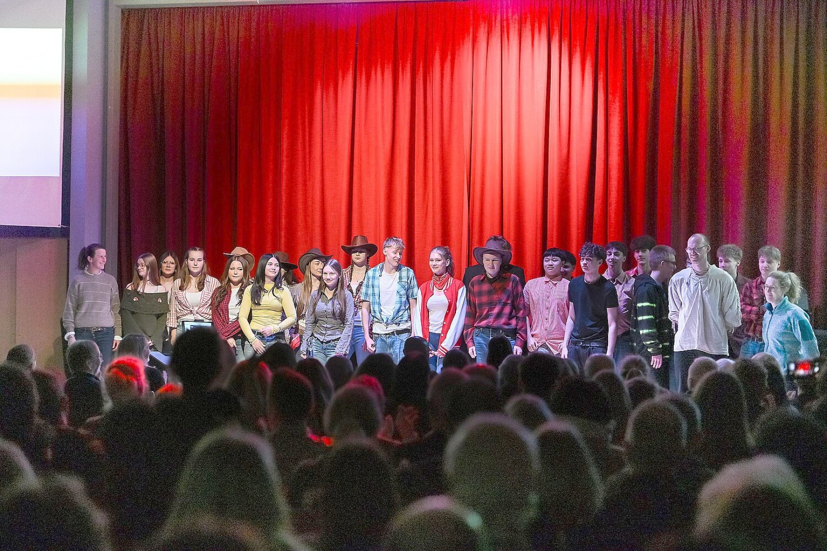 Bühne frei für die Auricher Realschüler  - Bild 1