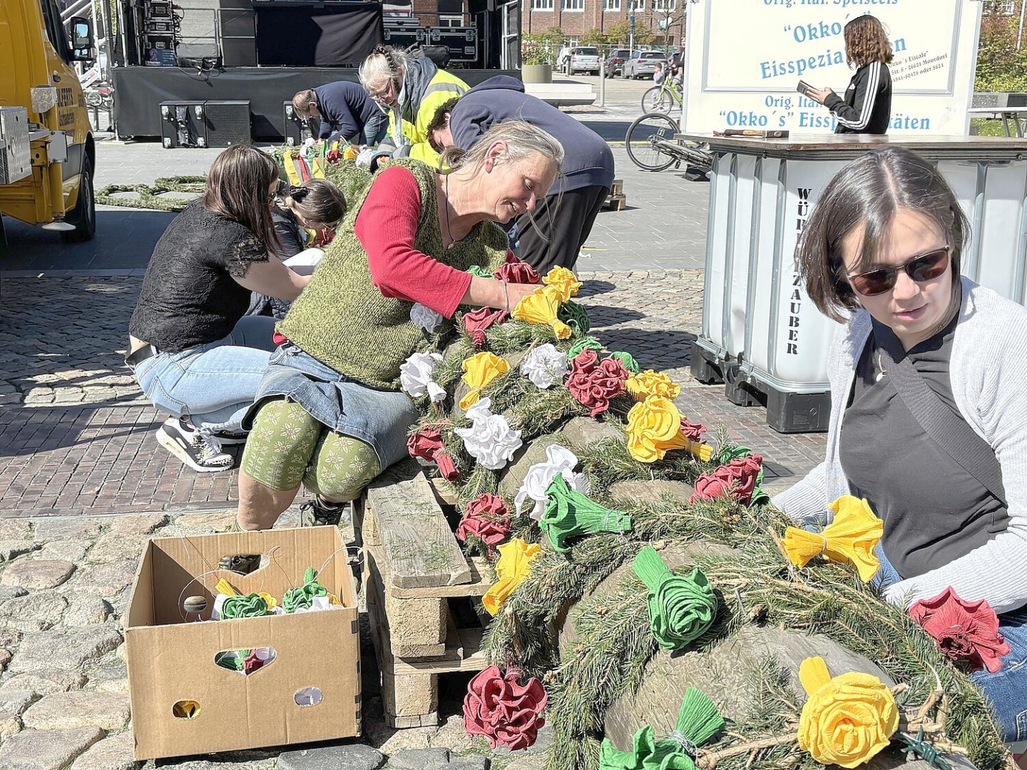 Aurich hat wieder einen Maibaum - Bild 1