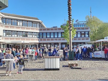 Aurich hat wieder einen Maibaum - Bild 15